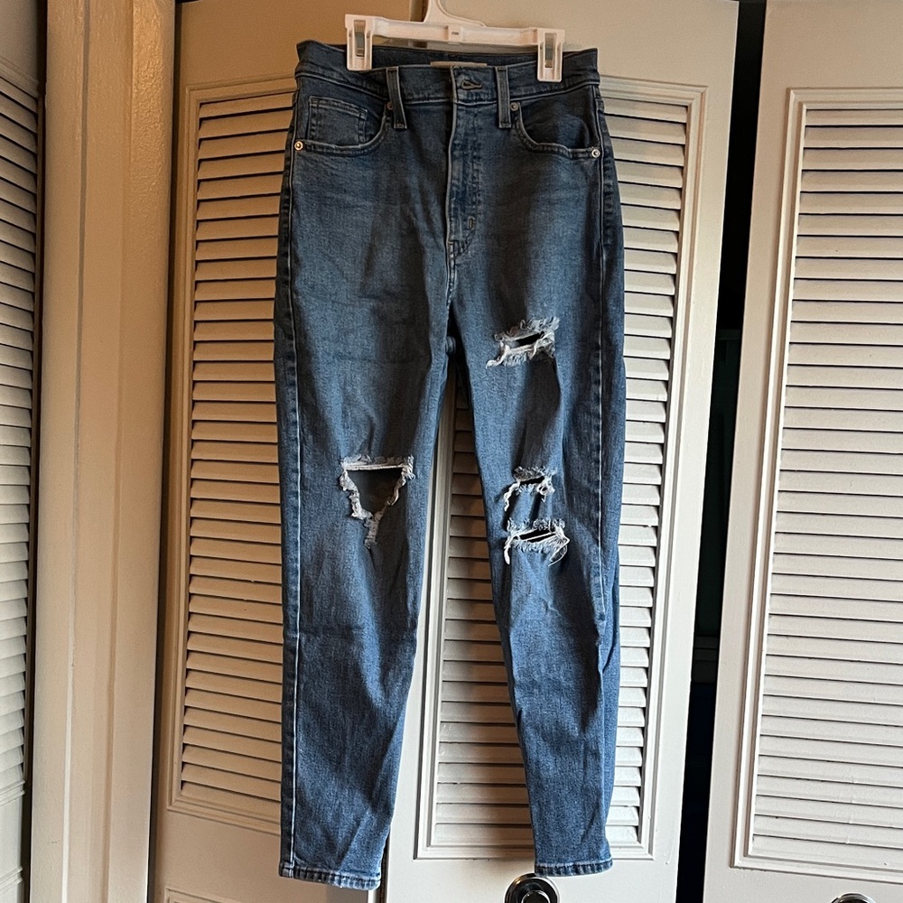 Levi's Distressed Ankle Jeans in Blue - Picture 7 of 7